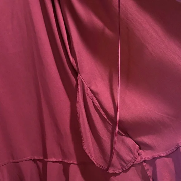 Elegant Burgundy Satin Robe - Picture 6 of 6